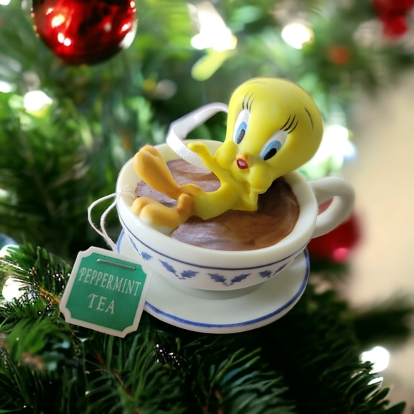 IOB 2001 Hallmark Ornament Holiday Spa Tweety Looney Tunes QX6945 - Picture 1 of 11